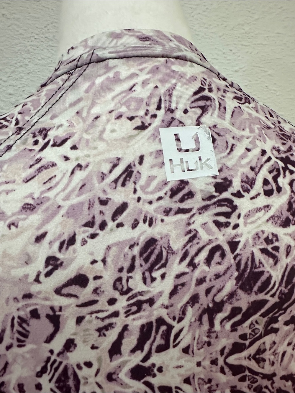 Huk Women's Long Sleeve Crew Neck Top in Lilac and Cream Abstract